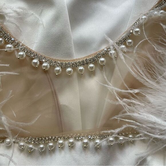 NEW Mac Duggal White Feather Cap Sleeve Pearl Embellished midi Dress Size 4 - Picture 7 of 14
